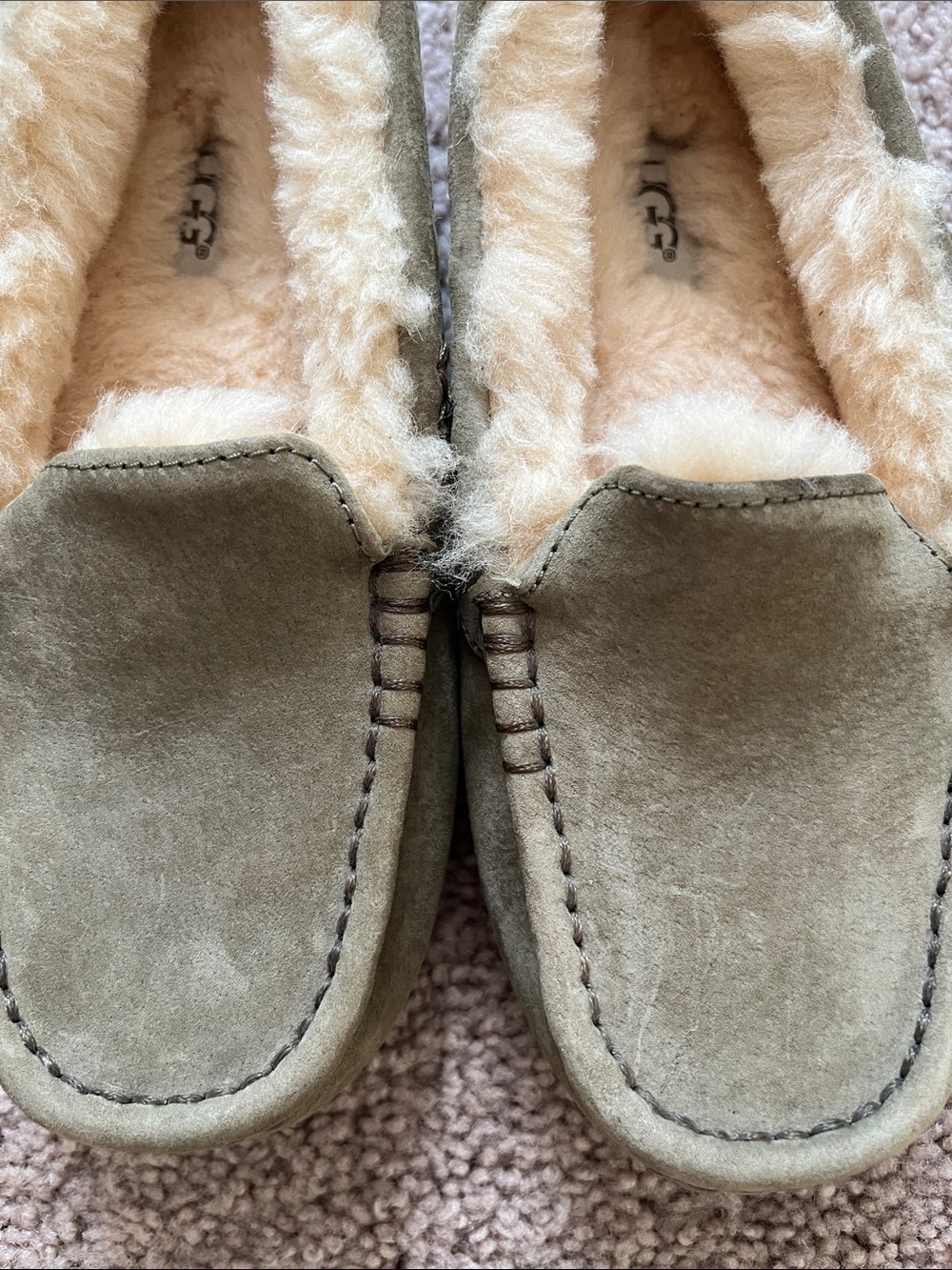 NEW UGG Women's Suede Moccasin Slipper in Olive with Shearling Lining - Picture 6 of 10